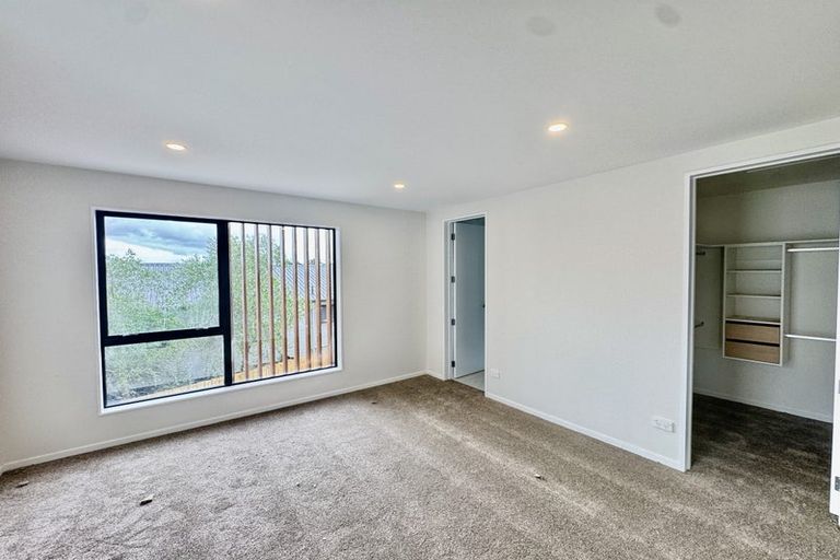 Photo of property in 5 Raphael Place, West Harbour, Auckland, 0618
