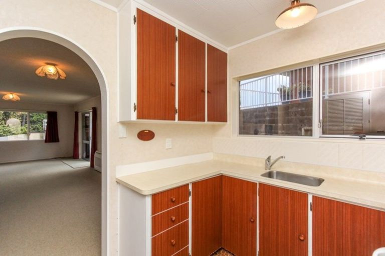 Photo of property in 1/4 Calvert Road, Moturoa, New Plymouth, 4310