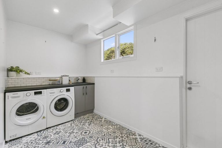 Photo of property in 105 Akaroa Drive, Maupuia, Wellington, 6022