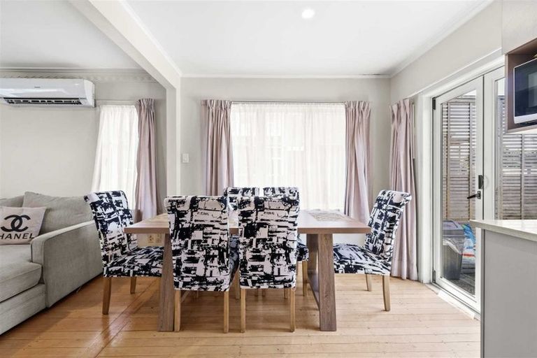 Photo of property in 102 Beaumonts Way, Manurewa, Auckland, 2102