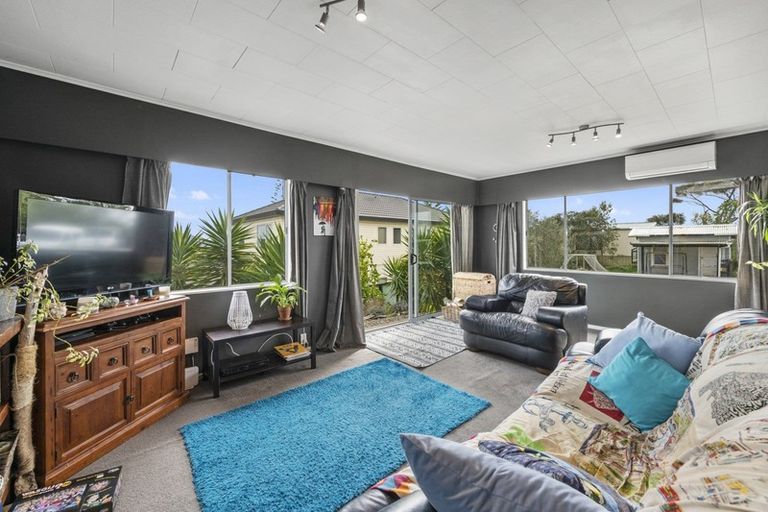 Photo of property in 13 Kaitawa Street, Waikanae Beach, Waikanae, 5036