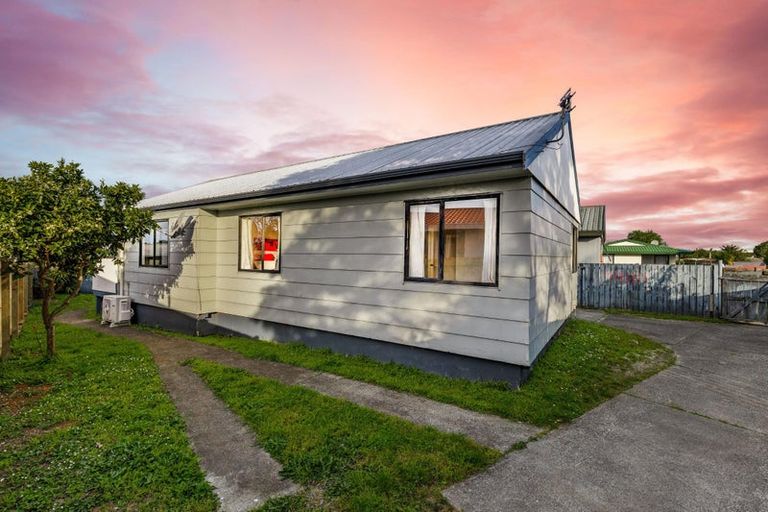 Photo of property in 2/12 Cameron Place, Ranui, Auckland, 0612