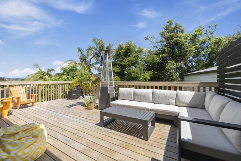 Photo of property in 1/6 Mona Vale, West Harbour, Auckland, 0618