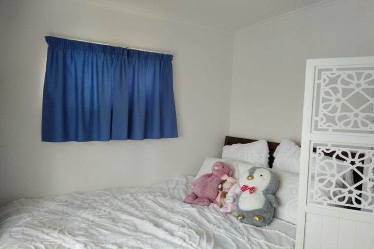 Photo of property in 494 Blockhouse Bay Road, Blockhouse Bay, Auckland, 0600