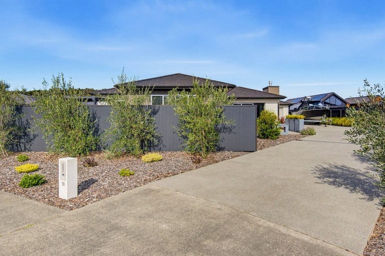 Photo of property in 18 Petrel Close, Paraparaumu Beach, Paraparaumu, 5032