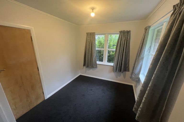 Photo of property in 61 Taylor Terrace, Tawa, Wellington, 5028