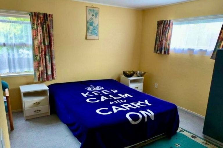 Photo of property in 41 Colchester Crescent, Newlands, Wellington, 6037