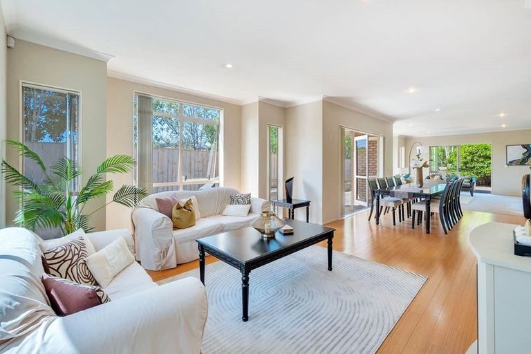 Photo of property in 60 Medallion Drive, Oteha, Auckland, 0632