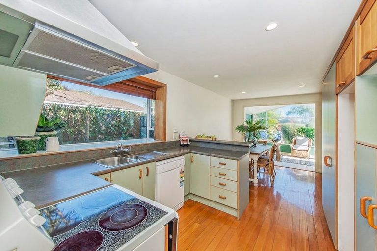 Photo of property in 64 Carruthers Street, Ilam, Christchurch, 8041