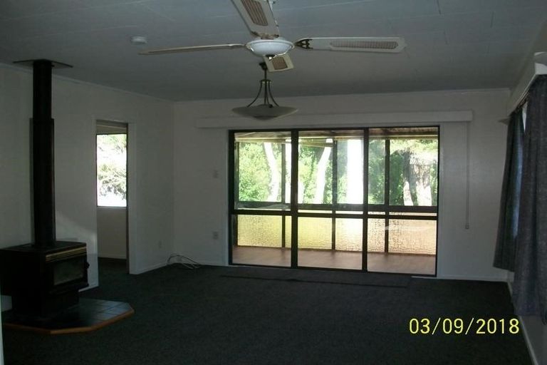 Photo of property in 2/19a Ribblesdale Road, Henderson, Auckland, 0612