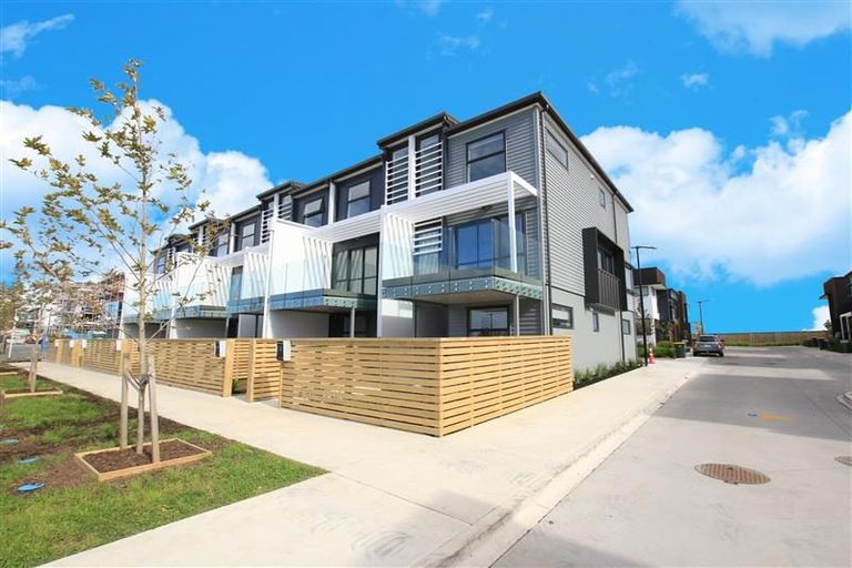 Photo of property in 2 Carder Court, Hobsonville, Auckland, 0618