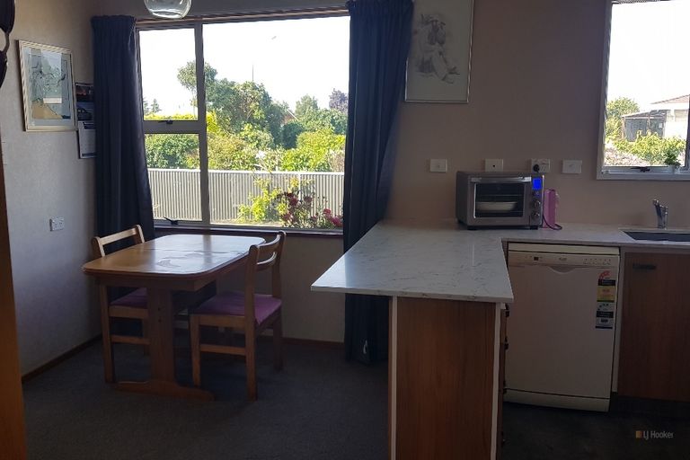 Photo of property in 19 Timaru Road, Waimate, 7924