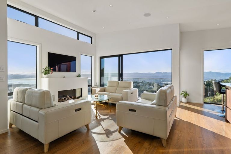 Photo of property in 49 Ashton Fitchett Drive, Brooklyn, Wellington, 6021