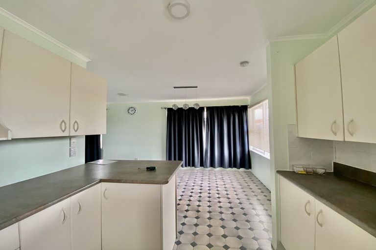 Photo of property in 14 Strid Road, Te Atatu South, Auckland, 0610