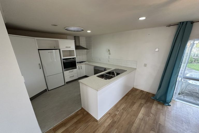 Photo of property in 2/11 Bowscale Place, Northpark, Auckland, 2013