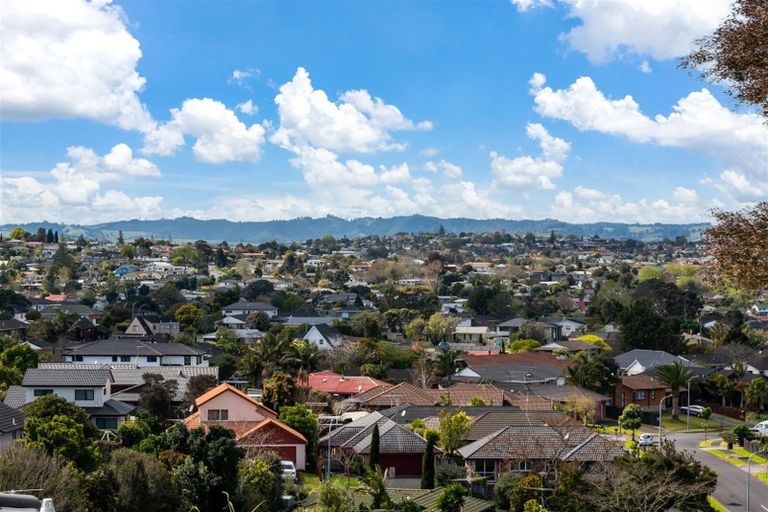 Photo of property in 68 Bradbury Road, Botany Downs, Auckland, 2010