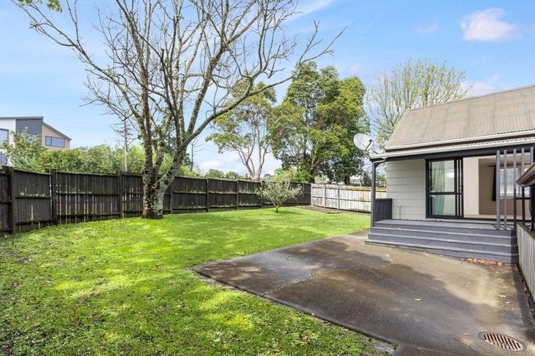Photo of property in 2 Glucina Place, Glen Eden, Auckland, 0602