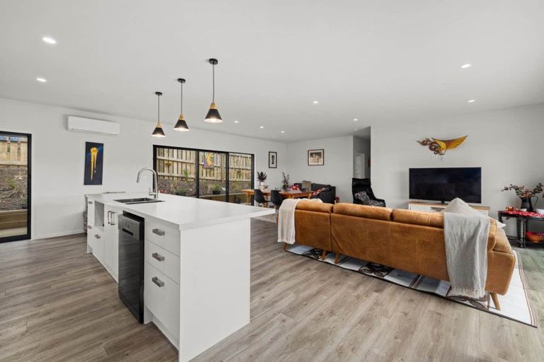 Photo of property in 14 Waterview Place, Haruru, 0204