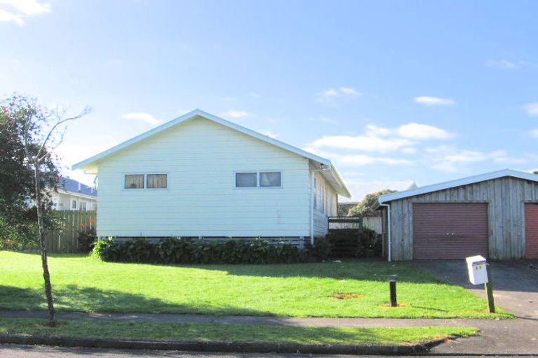 Photo of property in 17 Keri Anne Place, Goodwood Heights, Auckland, 2105