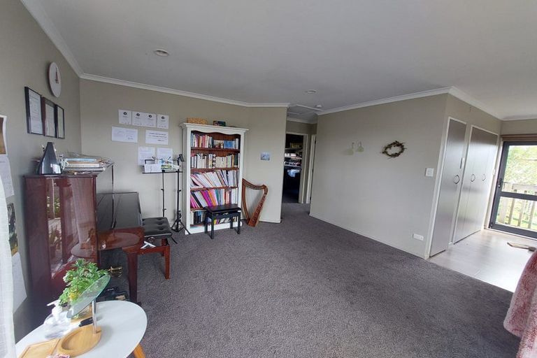 Photo of property in 28 Marcel Place, Glenfield, Auckland, 0629