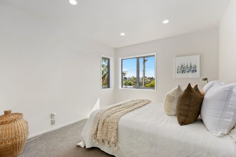 Photo of property in 1/66 Browns Bay Road, Rothesay Bay, Auckland, 0630