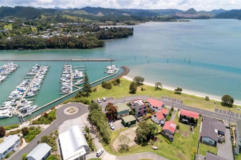 Photo of property in 613b Beach Road, Whangamata, 3620