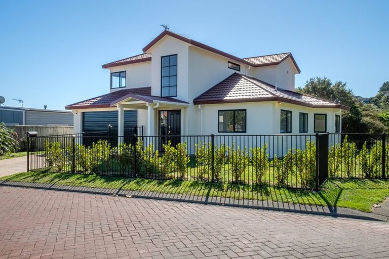 Photo of property in 2 Cromarty Place, Papakowhai, Porirua, 5024