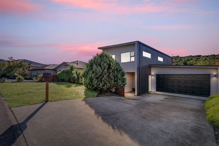 Photo of property in 51 Te Puia Drive, Aotea, Porirua, 5024