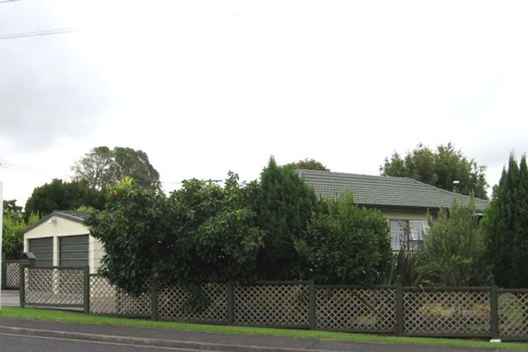 Photo of property in 354 Royal Road, Massey, Auckland, 0614
