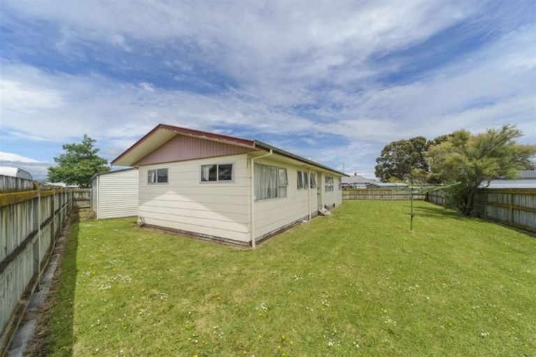 Photo of property in 10 Gladys Place, Kelvin Grove, Palmerston North, 4414