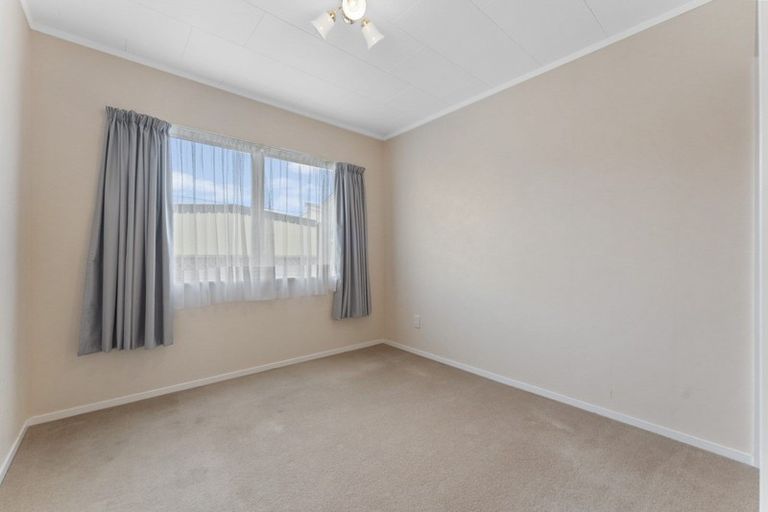 Photo of property in 2/7 Mahoe Street, Strandon, New Plymouth, 4312