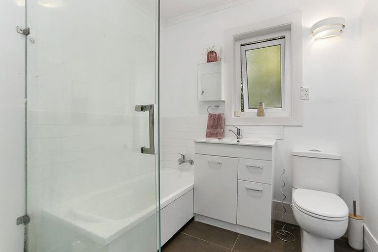 Photo of property in 43 Vipond Road, Stanmore Bay, Whangaparaoa, 0932