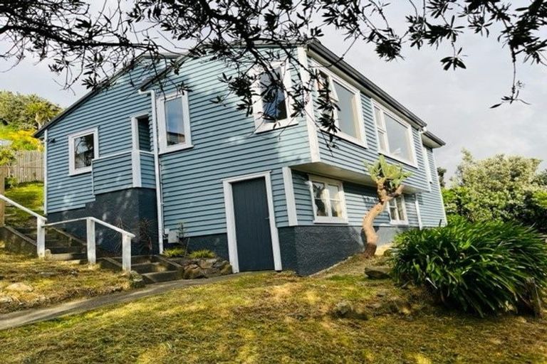 Photo of property in 2 Bowes Crescent, Strathmore Park, Wellington, 6022