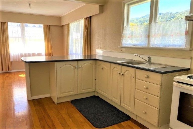 Photo of property in 62 Russell Road, Wainuiomata, Lower Hutt, 5014