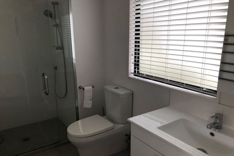 Photo of property in 54a Hattaway Avenue, Bucklands Beach, Auckland, 2012