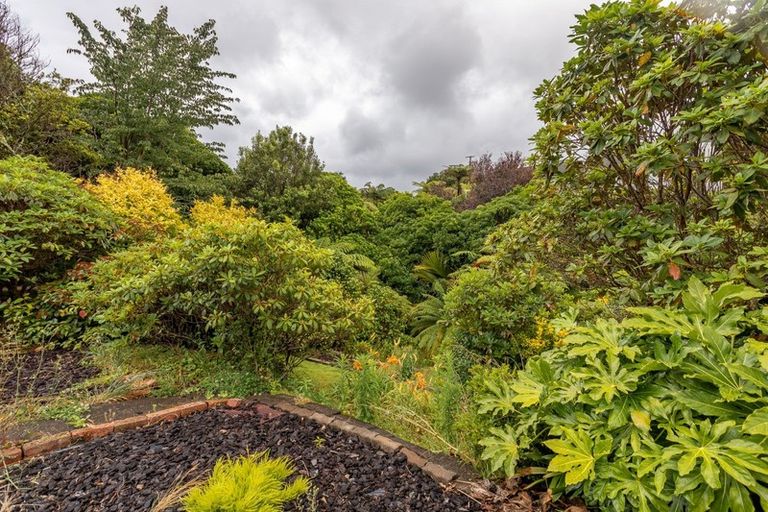 Photo of property in 27 Ngatitoa Street, Tawa, Wellington, 5028