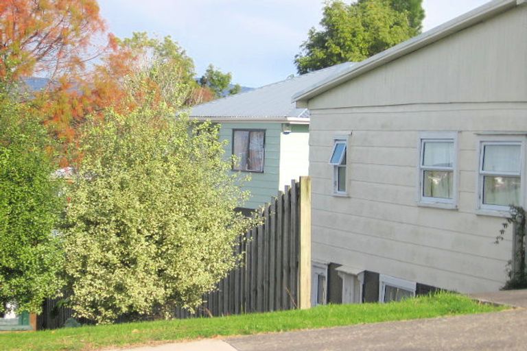 Photo of property in 15a Donovan Avenue, Massey, Auckland, 0614