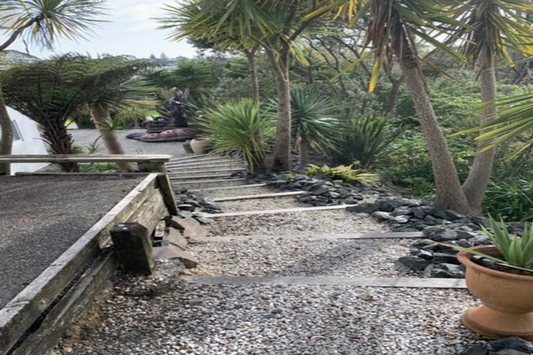 Photo of property in 17 Maori Hut Road, Red Beach, 0932