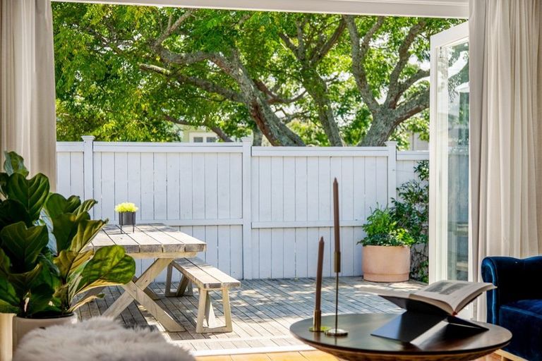 Photo of property in 14 Formby Avenue, Point Chevalier, Auckland, 1022
