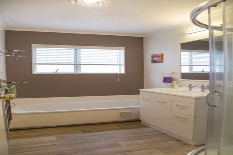 Photo of property in 1/66 Coronation Road, Hillcrest, Auckland, 0627