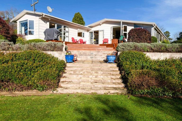 Photo of property in 71 Tarata Road, Inglewood, 4387