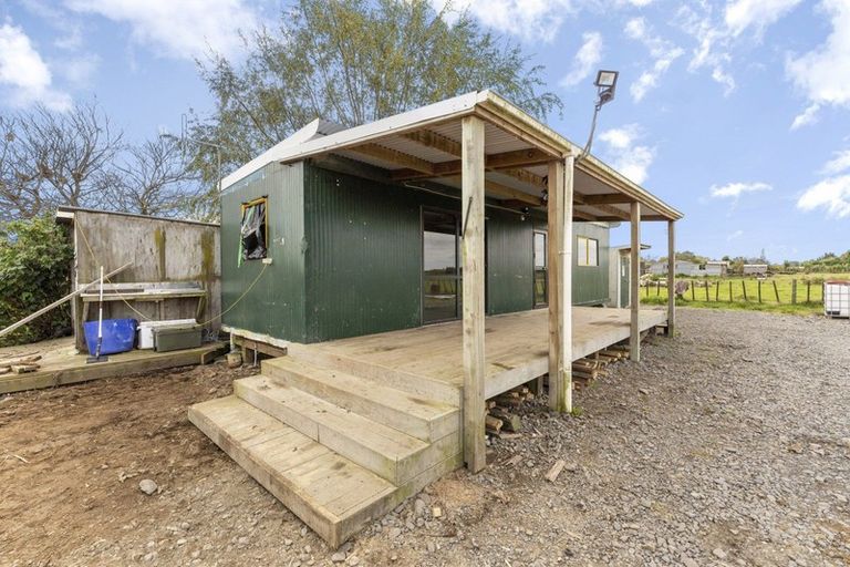 Photo of property in 129 Parewanui Road, Bulls, 4894