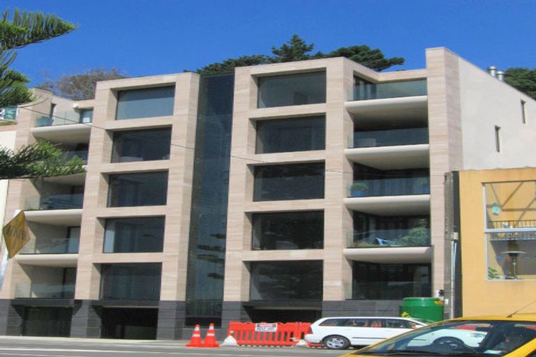 Photo of property in Waterline Apartments, 2b/342 Oriental Parade, Oriental Bay, Wellington, 6011