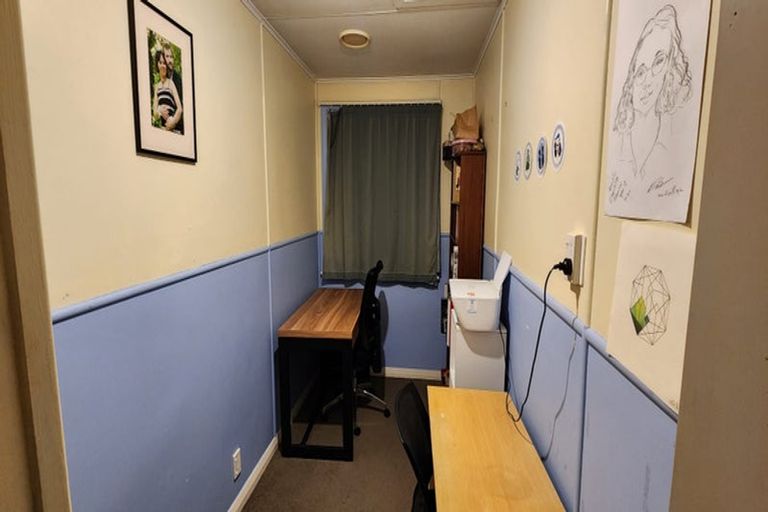 Photo of property in 2a Montrose Place, Takaro, Palmerston North, 4412