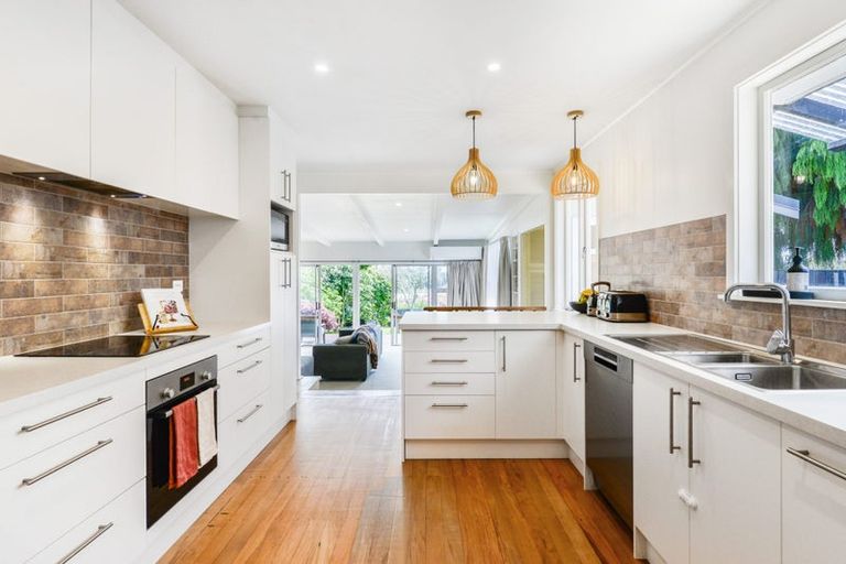 Photo of property in 100 Forest Lake Road, Forest Lake, Hamilton, 3200