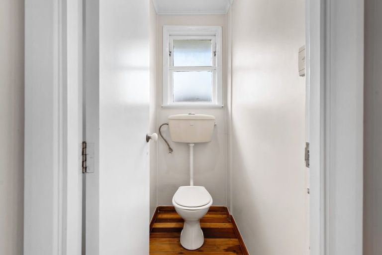 Photo of property in 6b Waikaremoana Place, Pakuranga Heights, Auckland, 2010