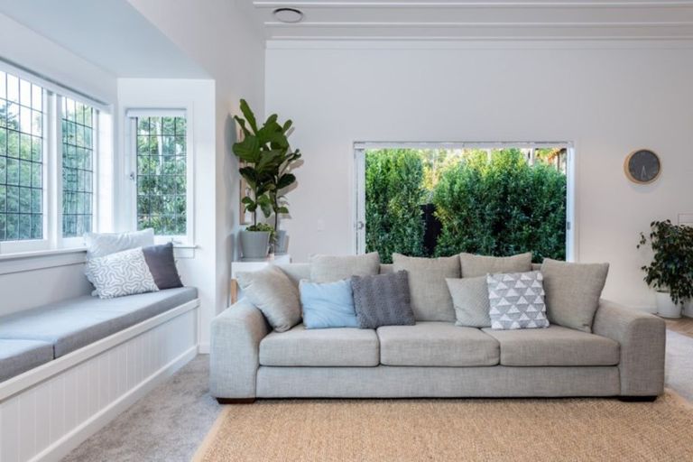 Photo of property in 33 Outlook Road, Greenhithe, Auckland, 0632