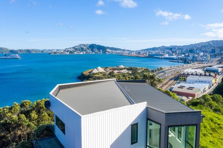 Photo of property in 10 Satchell Way, Kaiwharawhara, Wellington, 6035