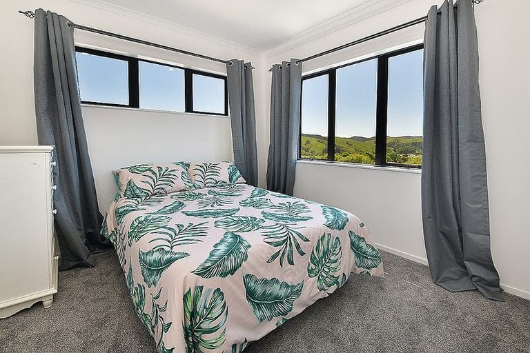 Photo of property in 21 Rauta Way, Helensville, 0800