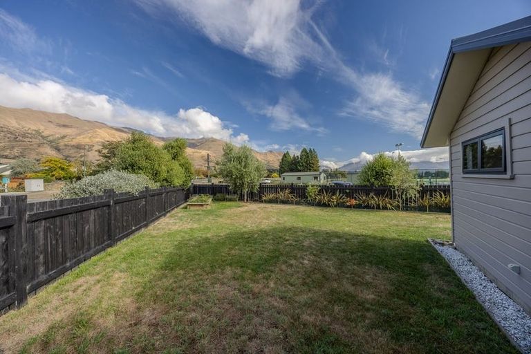 Photo of property in 208 Warren Street, Wanaka, 9305
